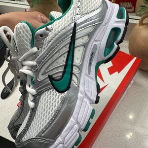 Nike air max moto 2k